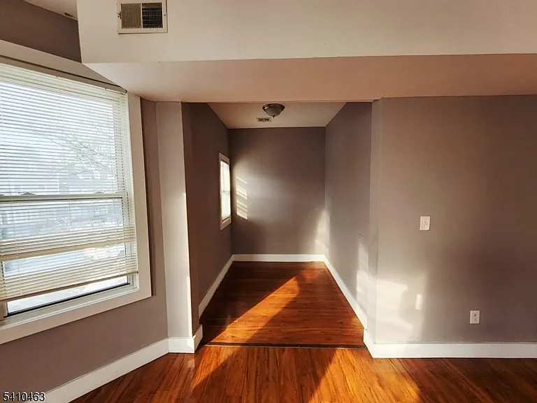 146 Hollywood Ave — Photo 5