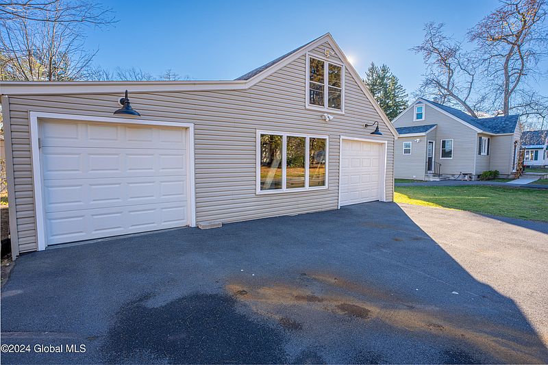 5th image of 11 Viewland Avenue