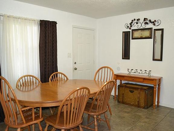 4th image of 1076 Springbank Ave