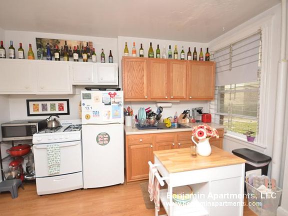 4th image of 1626 Commonwealth Ave APT 2