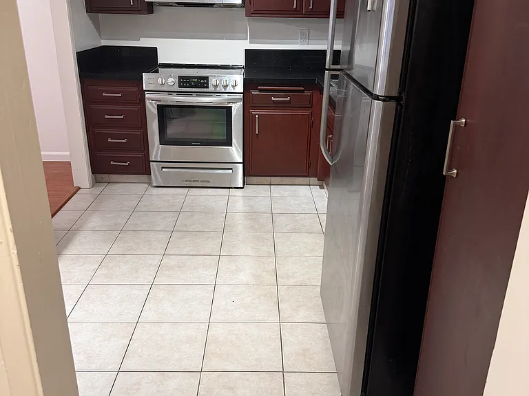 1262 S Barrington Ave #203 — Photo 12