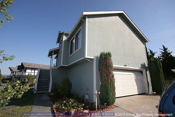 1st image of 23198 Lakeridge Ave