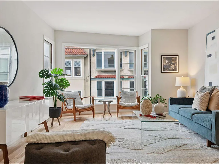 1250 Clay St — Photo 3