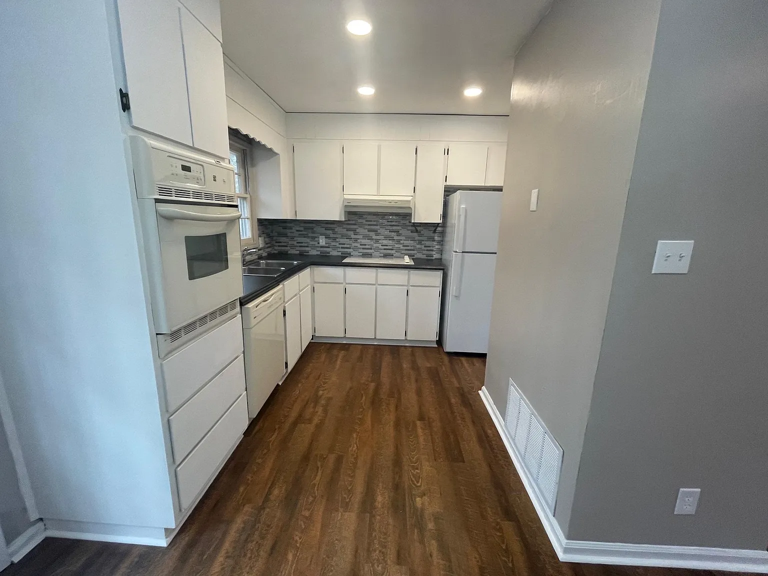 4 bed, 1300 sqft, $1,550 — Photo 3