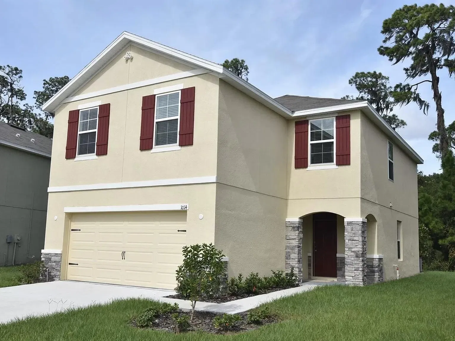 4 bed, 2.5 bath, 2007 sqft, $2,600 — Photo 1
