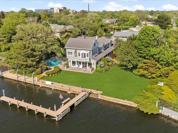 501 Bay 5th Street, West Islip, NY 11795