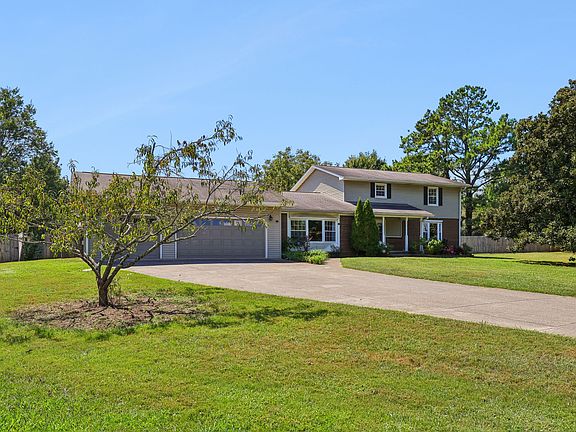3rd image of 2546 Summit Ct