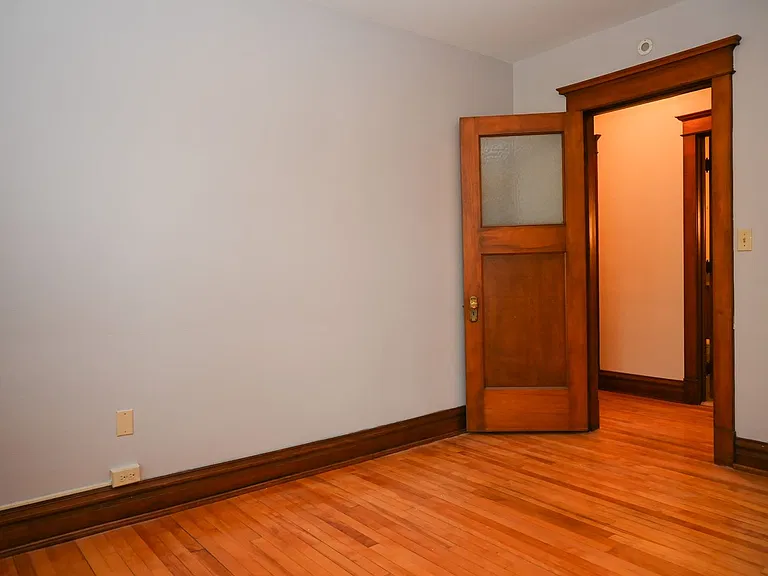 402 S 6th St — Photo 33