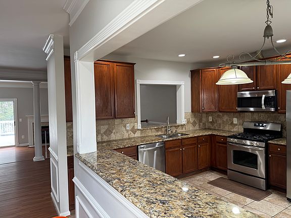 2nd image of 43110 Candlewick Sq #Townhouse