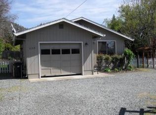 1159 NE 9th St, Grants Pass, OR 97526