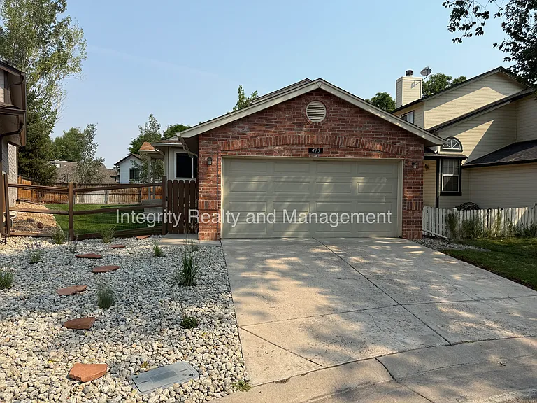 475 Chiswick Cir — Photo 1