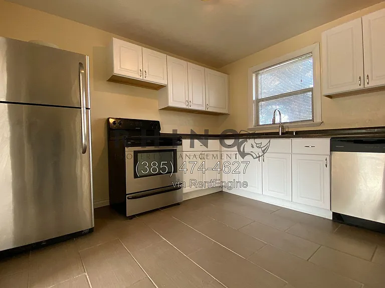 2885 Van Buren Ave #2 — Photo 2