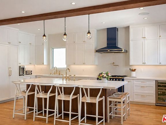 3rd image of 128 Roma Ct