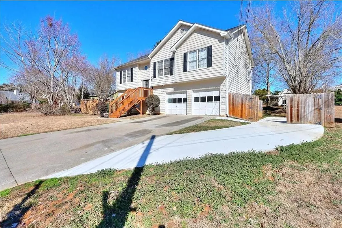 1280 Shamrock Hill Cir — Photo 2