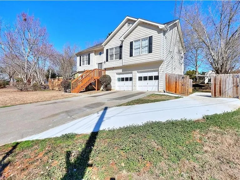 1280 Shamrock Hill Cir — Photo 2