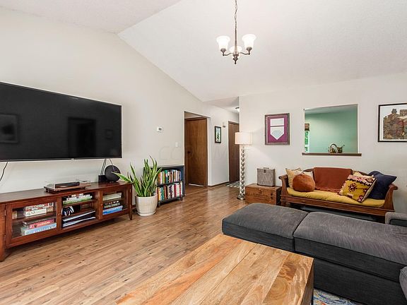 2nd image of 3096 Meadowshire Ct