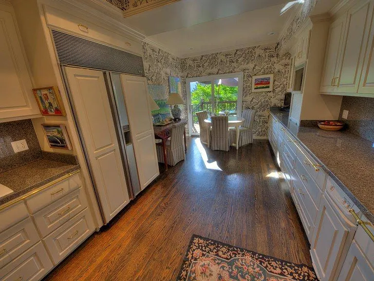 9 Carriage Ct — Photo 3