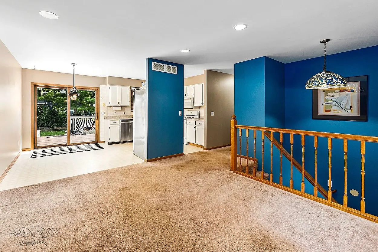 3 bed, 1037 sqft, $2,179 — Photo 3