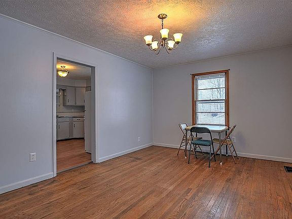 4th image of 1100 N Barton St