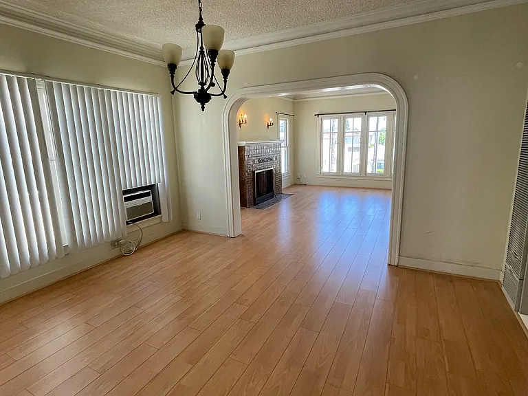 809 1/2 N Ridgewood Pl — Photo 13
