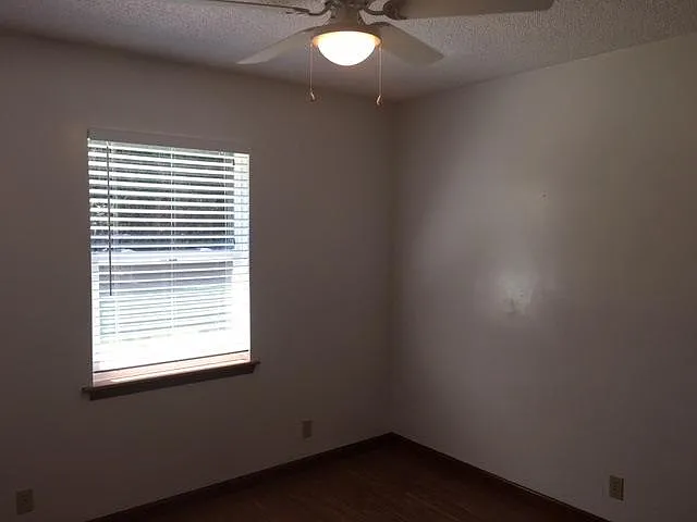 403 Somerset Rd — Photo 34