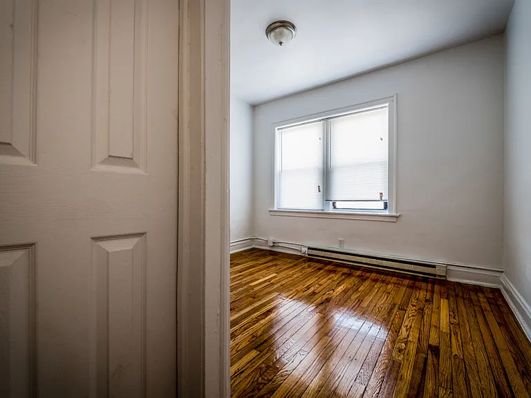 8000 S Drexel — Photo 3