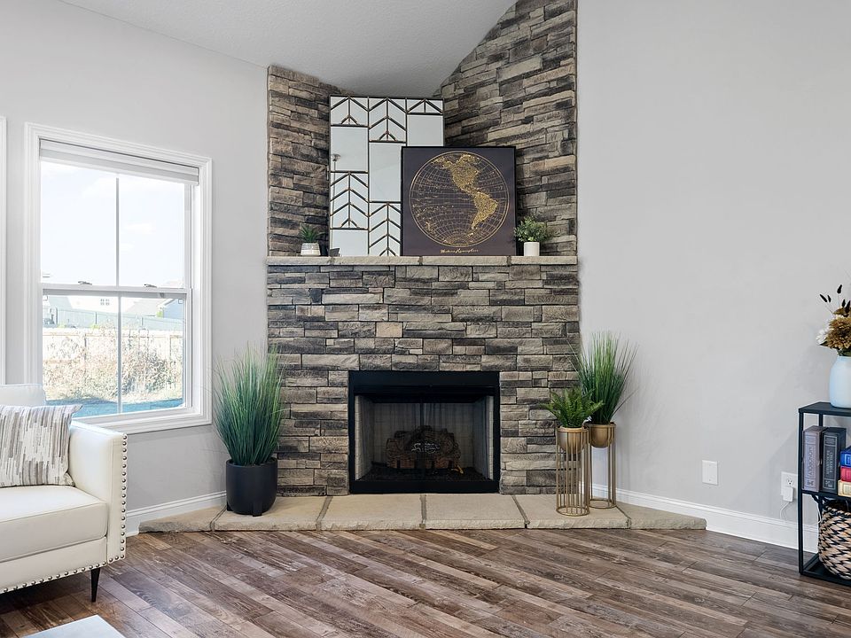 1st image of 305 Piedmont Pl