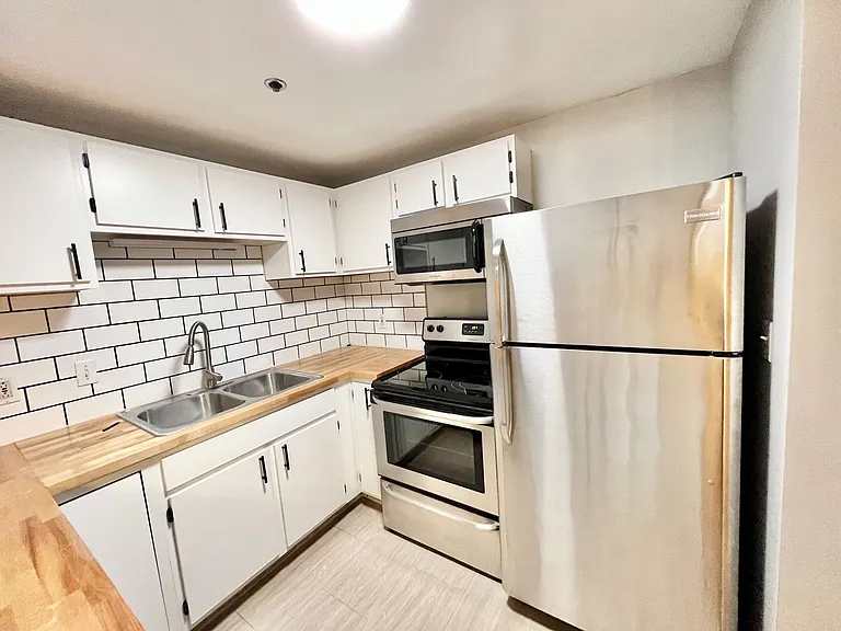 1133 W 9th Street — Photo 53