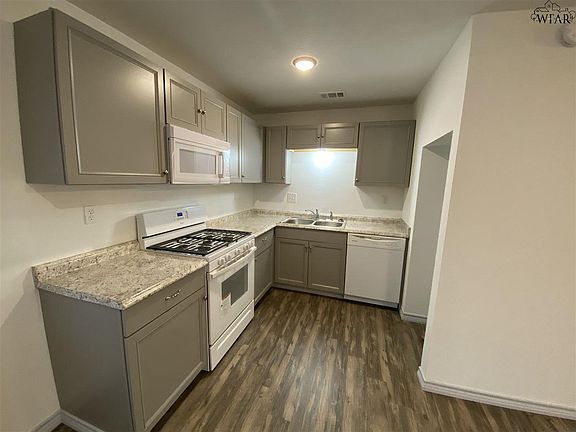 5th image of 124 James Dr