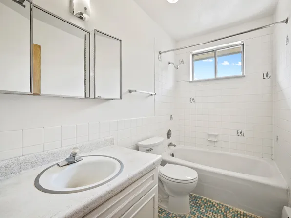 2157 Ridge Ave APT 1A, Evanston, IL 60201