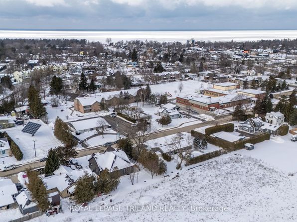 30 Gill Rd, Lambton Shores, ON N0M 1T0