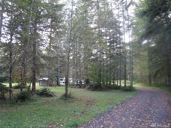 3rd image of 256 Creekwoods Dr