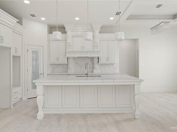 5th image of 1402 Helen Dr