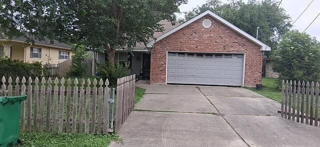 1st image of 433 Maple Loop