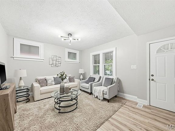 3rd image of 5036 Dewey Ave