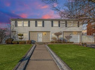 22 Rustic Ave, Medford, NY 11763