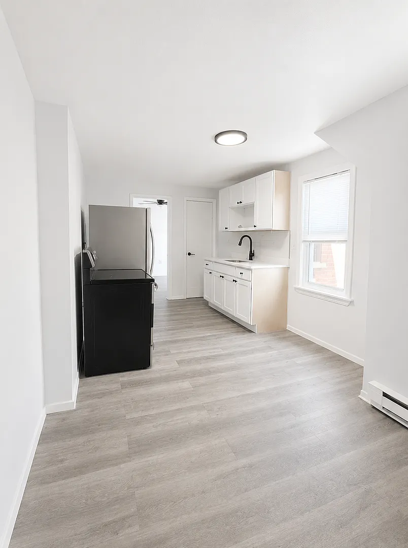 Modern 2-Bedroom Apartment for Rent - Bristol, CT — Photo 4