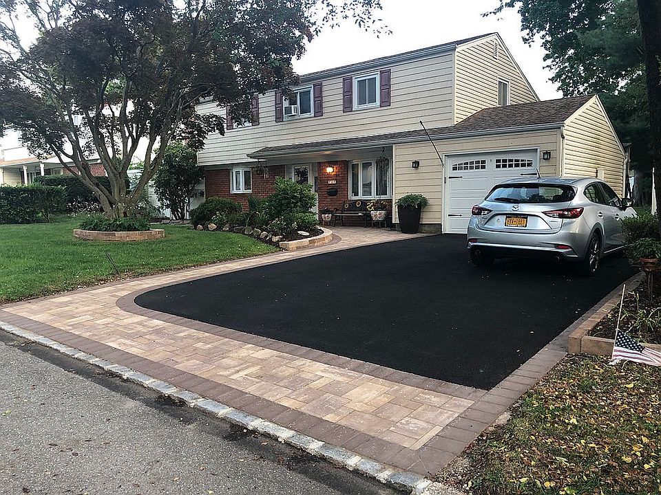 1st image of 4 Elchester Dr