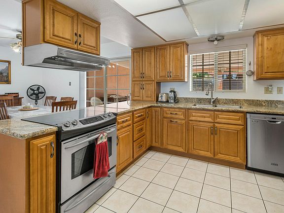 5th image of 2501 E Allan St