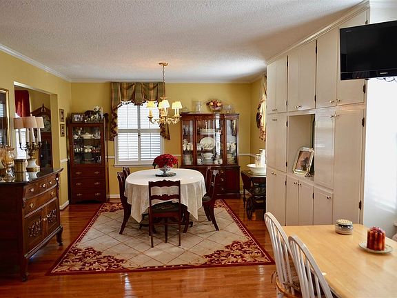5th image of 313 W Hartwood Dr