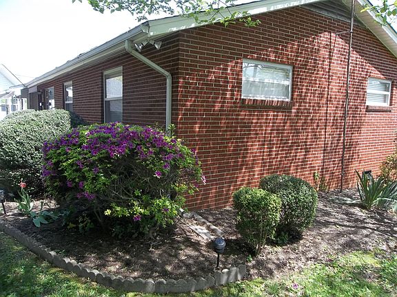 4th image of 2304 NW Yorkcrest Dr
