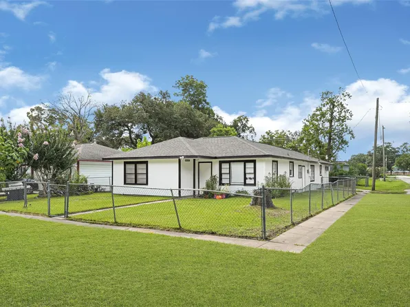 1033 W Snyder St, Alvin, TX 77511