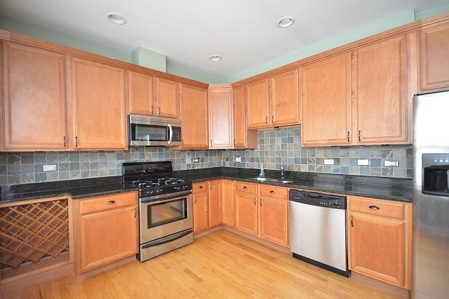 1st image of 6818 N Ashland Blvd #4