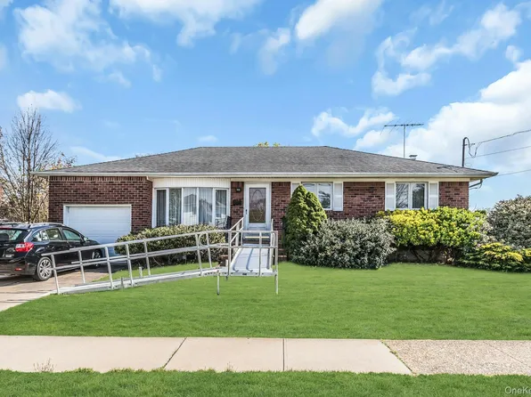 258 N Wisconsin Avenue, North Massapequa, NY 11758