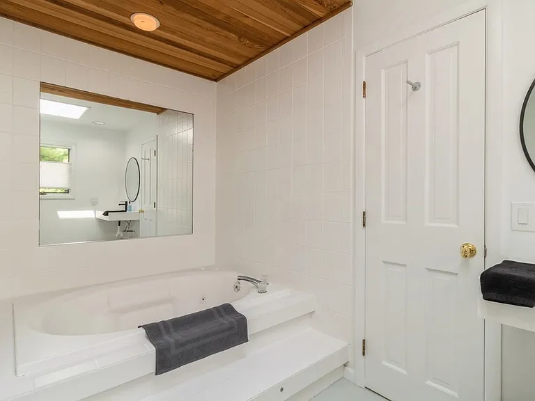 8 Bay Woods Dr — Photo 16