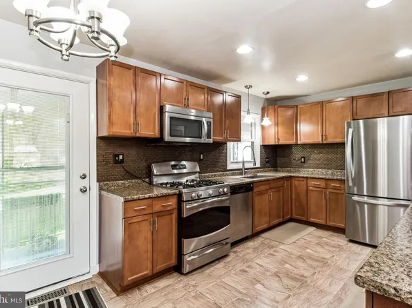 2277 Four Seasons Dr, Gambrills, MD 21054