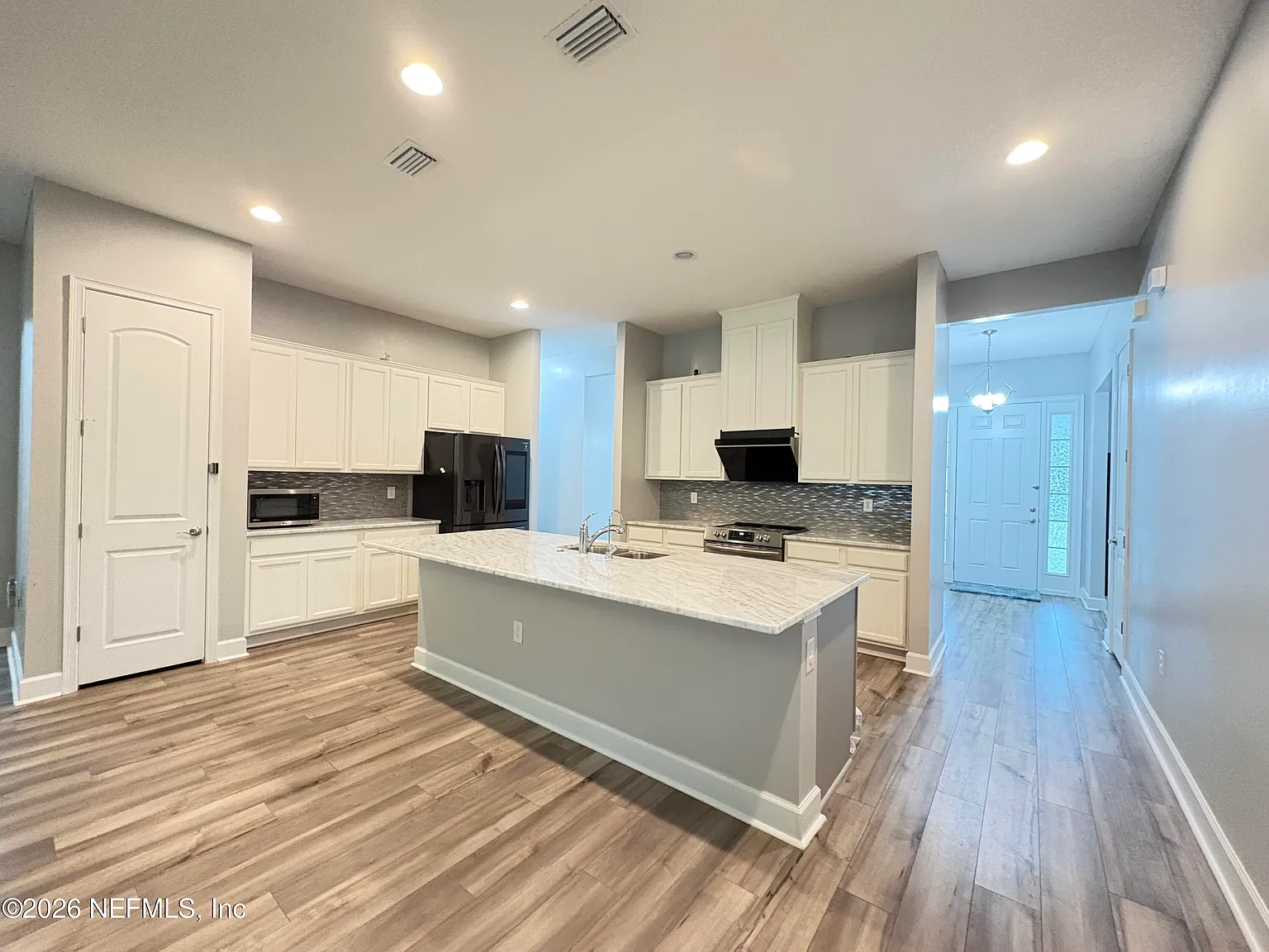 3 bed, 2.0 bath, 2080 sqft, $2,700 — Photo 3