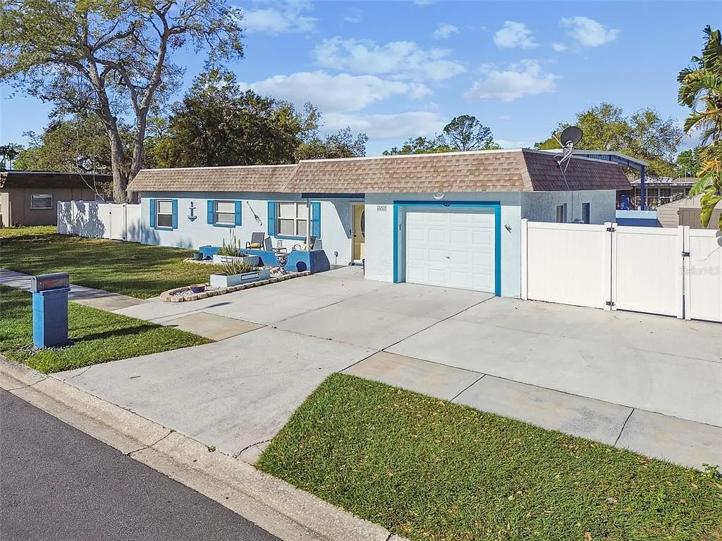 3 bed, 2.0 bath, 1294 sqft, $2,500 — Photo 3