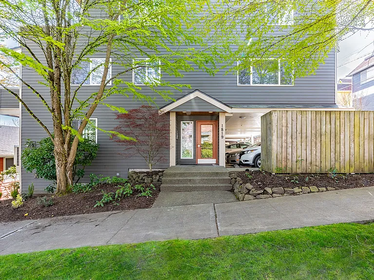 East Vista — Photo 2