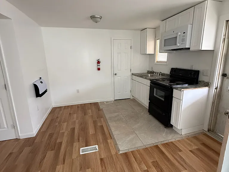 163 S Main St — Photo 4